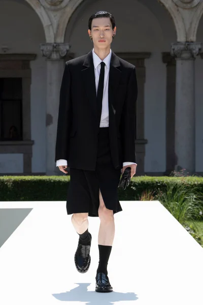 Look 8